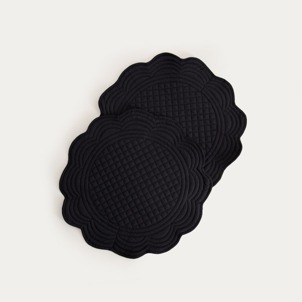 Prestieranie ALVEN čierne okrúhle prešívané 38 cm, 2 ks