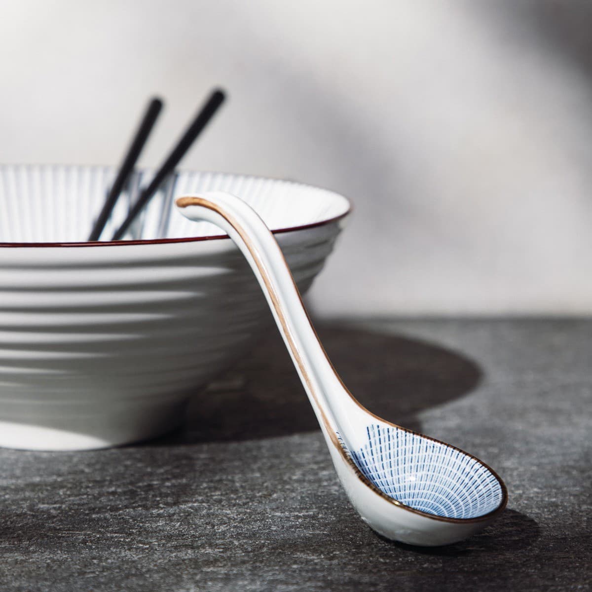 Lyžica na ramen SALADO pruhovaná s hnedým okrajom 16,5 cm